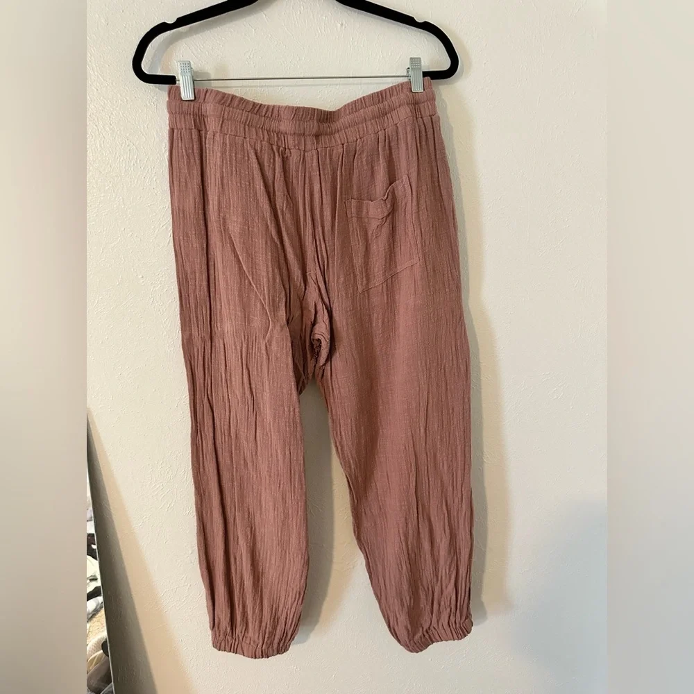 Darling blush pink two piece set 
Olivaceous
Size large​​ - Picture 10 of 10